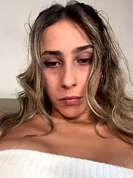 Snapshot of Chiara_2002 chatting on October 6, 2025, 9:56 pm Chiara 2002 online show from October 6, 2025, 9:56 pm