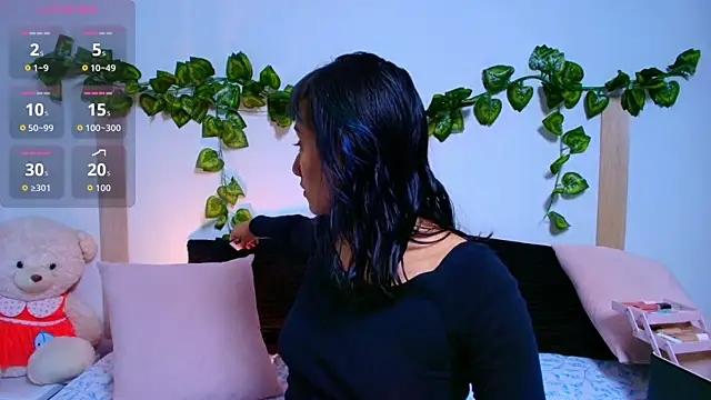 tati cardenas online show from October 6, 2025, 4:32 am