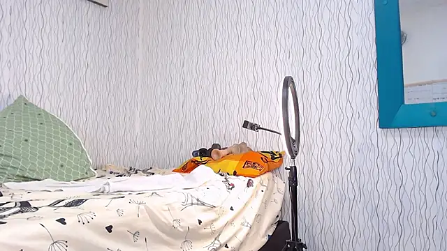 NadiaWhite online show from February 18, 2025, 9:53 pm