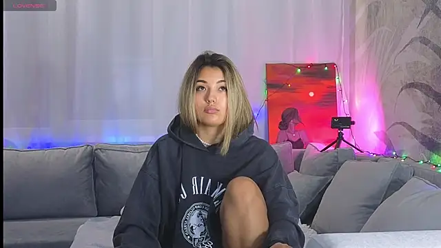 lily  foster online show from December 13, 2024, 6:49 pm