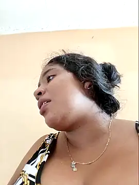 moncerrat luna online show from December 1, 2024, 8:09 pm