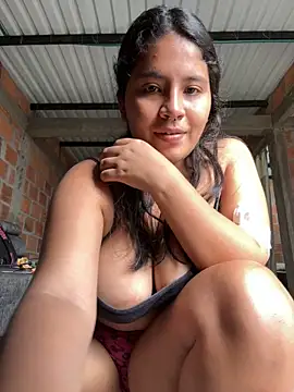 moncerrat luna online show from December 5, 2024, 8:22 pm