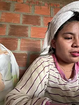 moncerrat luna online show from March 4, 2025, 8:38 pm