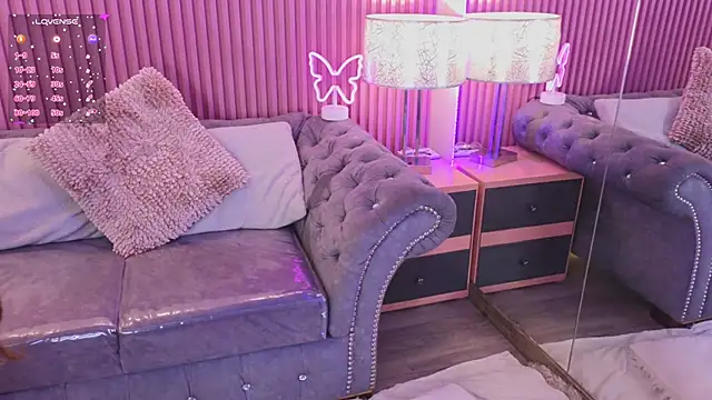 Emiily Scott1 online show from December 12, 2024, 4:10 pm