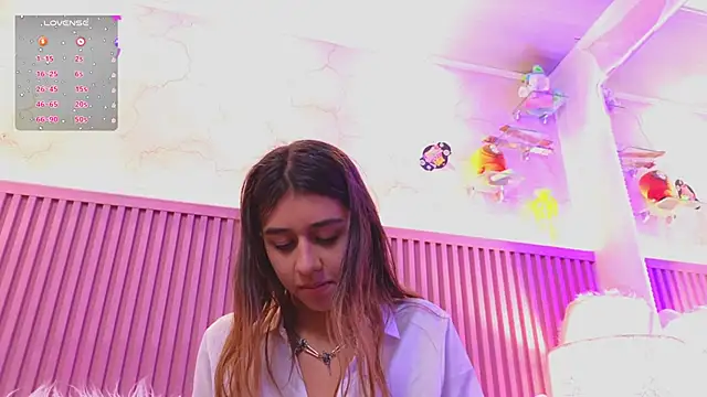 Emiily Scott1 online show from December 19, 2024, 4:35 pm