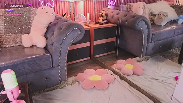 Emiily Scott1 online show from January 8, 2025, 4:00 pm