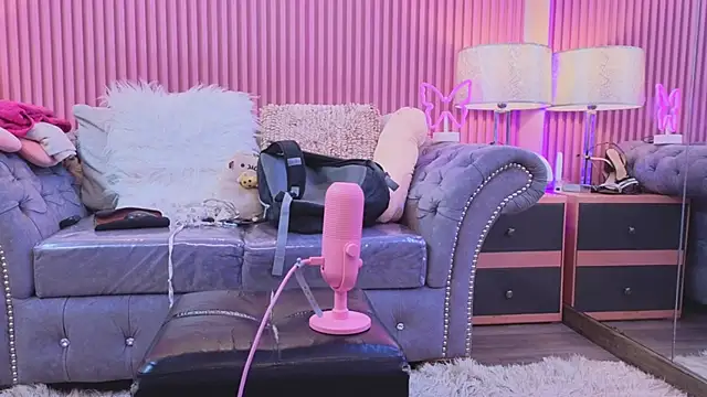 Emiily Scott1 online show from January 10, 2025, 12:58 pm