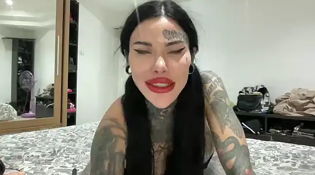 claudiacvc95 online show from December 6, 2024, 11:11 am