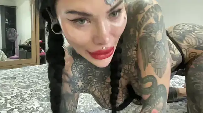 claudiacvc95 online show from December 7, 2024, 4:42 am