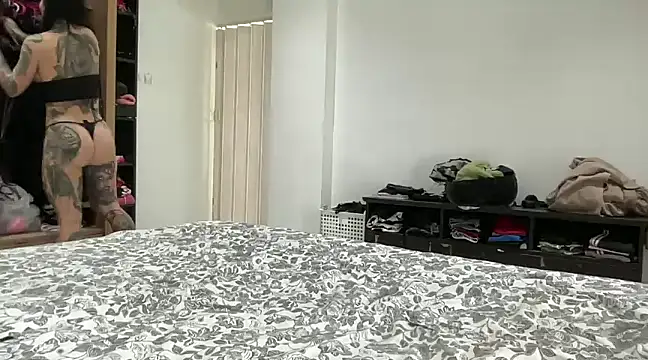 claudiacvc95 online show from December 8, 2024, 7:37 am