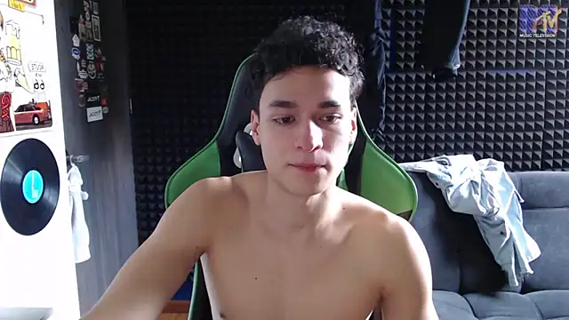 Curly Angel24 online show from December 15, 2025, 4:00 pm