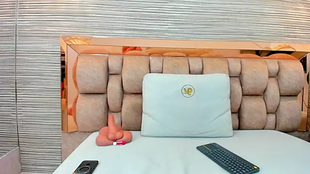 maryy campbell  online show from September 23, 2025, 7:50 pm