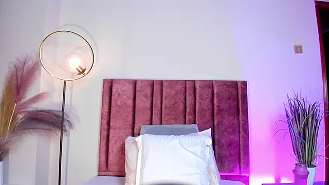 NoraDasilva online show from April 11, 2026, 12:59 am