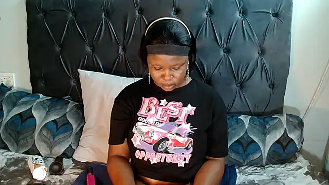 Snapshot of KylaBloom chatting on December 1, 2024, 10:10 pm KylaBloom online show from December 1, 2024, 10:10 pm