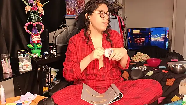 Snapshot of ShinyCherub chatting on February 7, 2025, 7:38 pm ShinyCherub online show from February 7, 2025, 7:38 pm