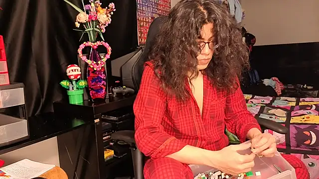 Snapshot of ShinyCherub chatting on February 21, 2025, 8:40 am ShinyCherub online show from February 21, 2025, 8:40 am