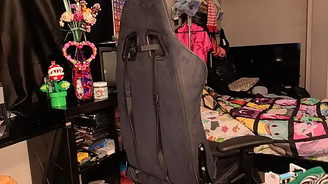 Snapshot of ShinyCherub chatting on February 28, 2025, 8:20 am ShinyCherub online show from February 28, 2025, 8:20 am