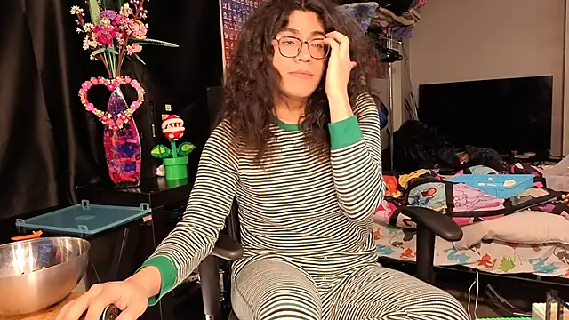 Snapshot of ShinyCherub chatting on March 6, 2025, 10:36 pm ShinyCherub online show from March 6, 2025, 10:36 pm