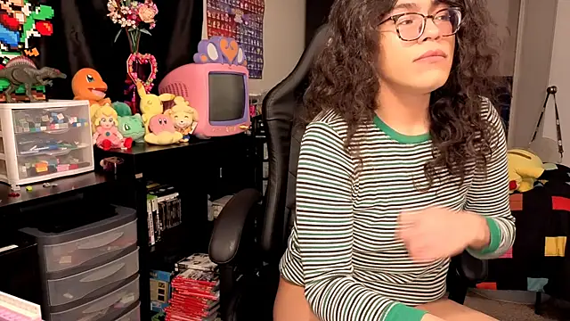 Snapshot of ShinyCherub chatting on October 1, 2025, 2:06 am ShinyCherub online show from October 1, 2025, 2:06 am