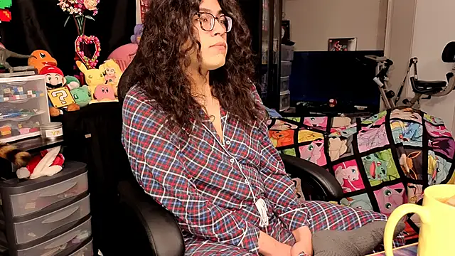 Snapshot of ShinyCherub chatting on October 22, 2025, 8:47 am ShinyCherub online show from October 22, 2025, 8:47 am