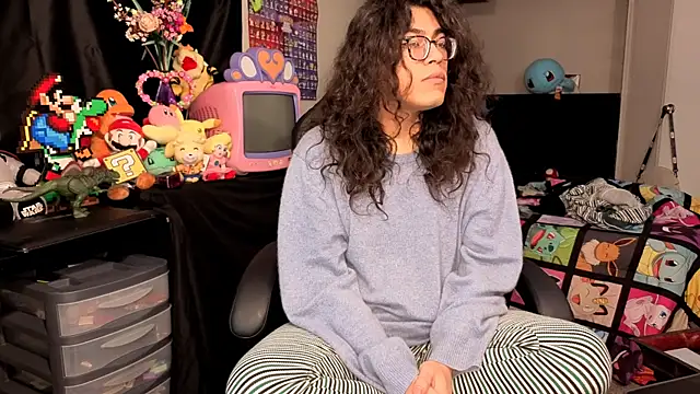 Snapshot of ShinyCherub chatting on November 5, 2025, 11:43 am ShinyCherub online show from November 5, 2025, 11:43 am