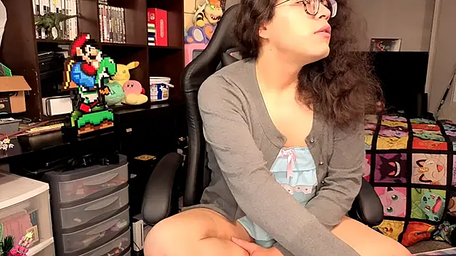 Snapshot of ShinyCherub chatting on November 9, 2025, 11:08 am ShinyCherub online show from November 9, 2025, 11:08 am