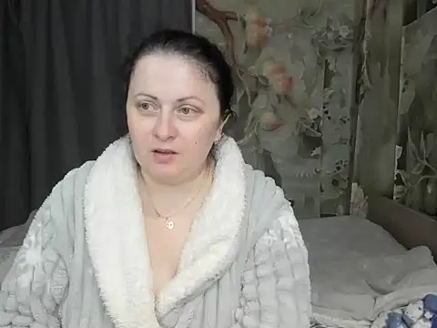 Lillian2 online show from April 13, 2026, 8:03 pm