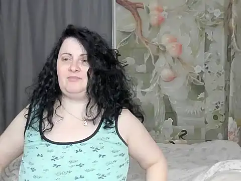 Lillian2 online show from April 22, 2026, 6:42 pm