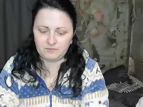 Snapshot of Lillian2 chatting on April 28, 2026, 8:14 pm Lillian2 online show from April 28, 2026, 8:14 pm