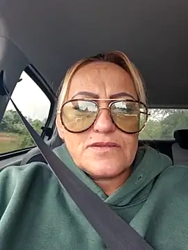 Isabellaa04 online show from May 12, 2026, 7:38 am