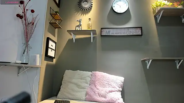 alexandrabootty online show from February 17, 2025, 7:53 pm