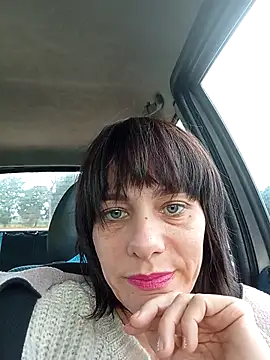 Emyly83 online show from October 25, 2025, 6:21 am