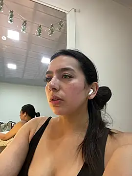 Snapshot of Nicollemays chatting on February 11, 2025, 12:05 pm Nicollemays online show from February 11, 2025, 12:05 pm