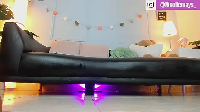 Snapshot of Nicollemays chatting on March 3, 2025, 7:17 pm Nicollemays online show from March 3, 2025, 7:17 pm