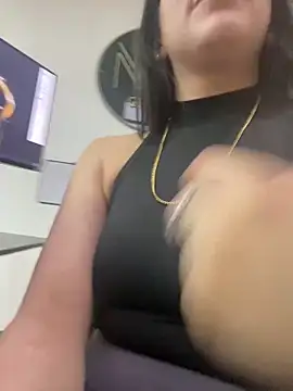 Snapshot of Nicollemays chatting on March 10, 2025, 12:04 pm Nicollemays online show from March 10, 2025, 12:04 pm