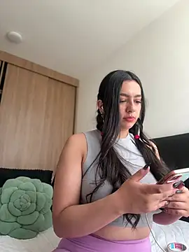 Nicollemays online show from January 15, 2026, 3:16 pm