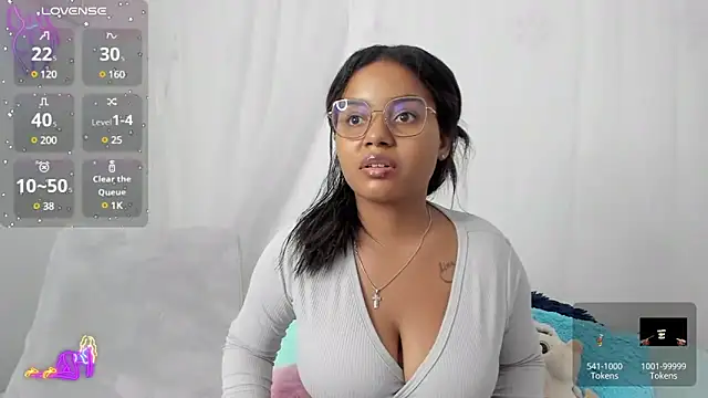 Snapshot of Aleja_DANS chatting on February 3, 2025, 3:53 am Aleja DANS online show from February 3, 2025, 3:53 am