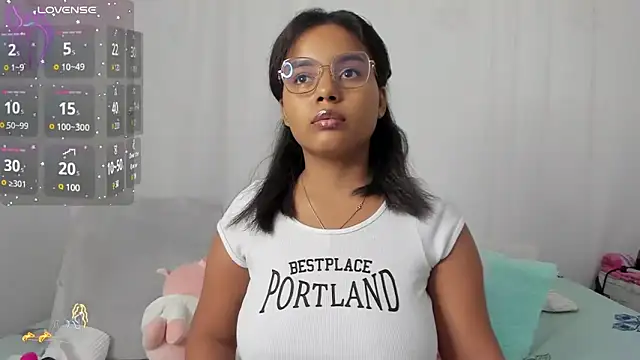 Snapshot of Aleja_DANS chatting on February 7, 2025, 4:16 am Aleja DANS online show from February 7, 2025, 4:16 am