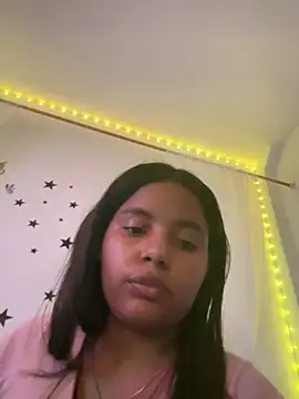 Snapshot of Aleja_DANS chatting on October 5, 2025, 6:28 pm Aleja DANS online show from October 5, 2025, 6:28 pm