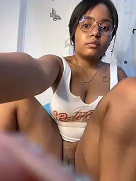 Snapshot of Aleja_DANS chatting on November 7, 2025, 1:44 pm Aleja DANS online show from November 7, 2025, 1:44 pm