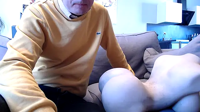 freddy0222222 online show from April 15, 2026, 11:06 am