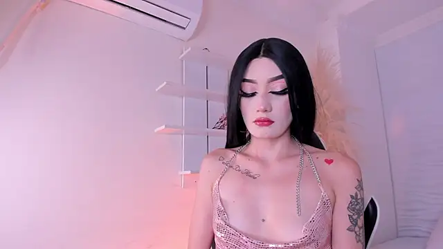 CamileHolmes online show from July 23, 2026, 6:44 am
