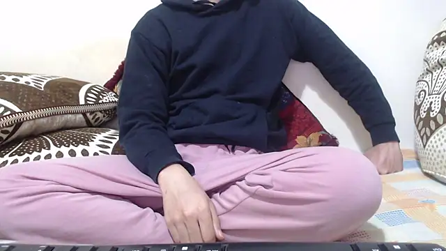 Snapshot of Alexdelarge323 chatting on March 31, 2026, 12:05 pm Alexdelarge323 online show from March 31, 2026, 12:05 pm