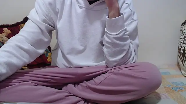 Snapshot of Alexdelarge323 chatting on April 3, 2026, 12:14 pm Alexdelarge323 online show from April 3, 2026, 12:14 pm