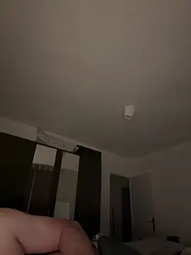 Tomhot3869 online show from April 20, 2026, 8:54 pm