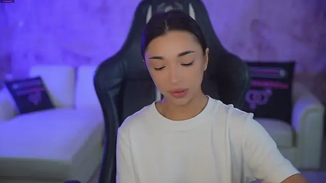 Jasmine Flow online show from October 18, 2025, 7:20 am