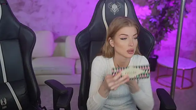 Jasmine Flow online show from November 20, 2025, 8:47 am