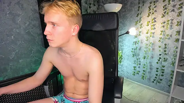 Snapshot of AlexxSweet chatting on December 22, 2024, 4:38 pm AlexxSweet online show from December 22, 2024, 4:38 pm