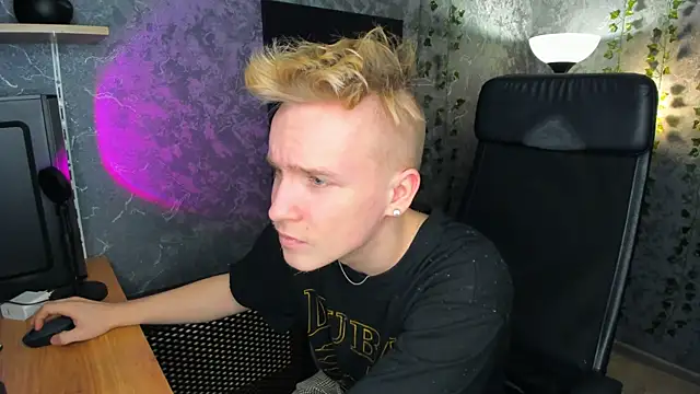 Snapshot of AlexxSweet chatting on February 8, 2025, 6:43 am AlexxSweet online show from February 8, 2025, 6:43 am