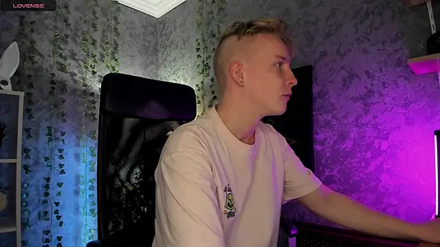 Snapshot of AlexxSweet chatting on October 24, 2025, 4:53 am AlexxSweet online show from October 24, 2025, 4:53 am